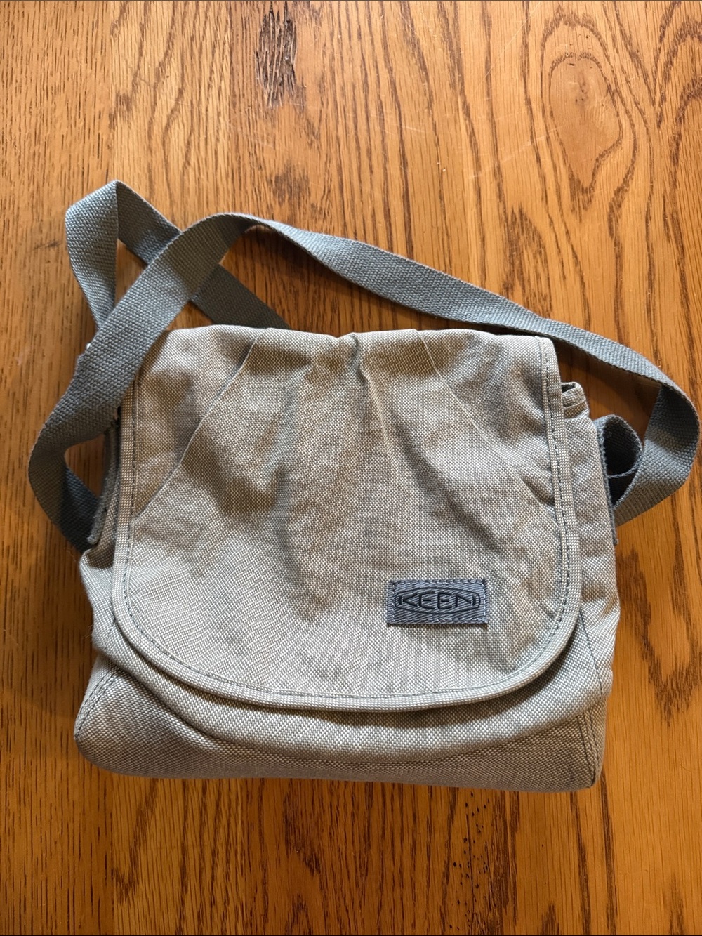 Keen Crossbody Bag in Khaki